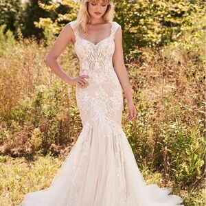 Lillian west style 66185 size 16 NWT **still sold in stores**